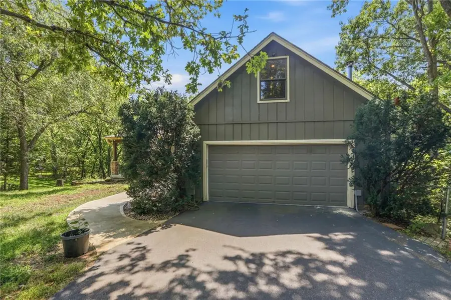 9000 Oak Country Lane, De Soto, KS 66018 - #2