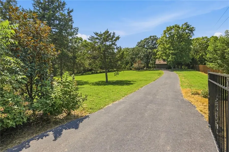 9000 Oak Country Lane, De Soto, KS 66018 - #3