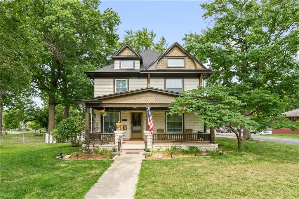 105 NE Douglas Street, Lees Summit, MO 64063 - #1
