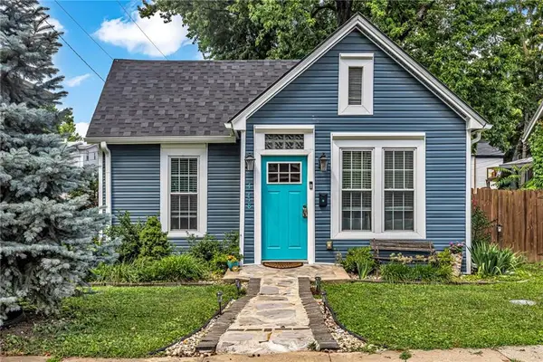 4118 Roanoke Road, Kansas City, MO 64111