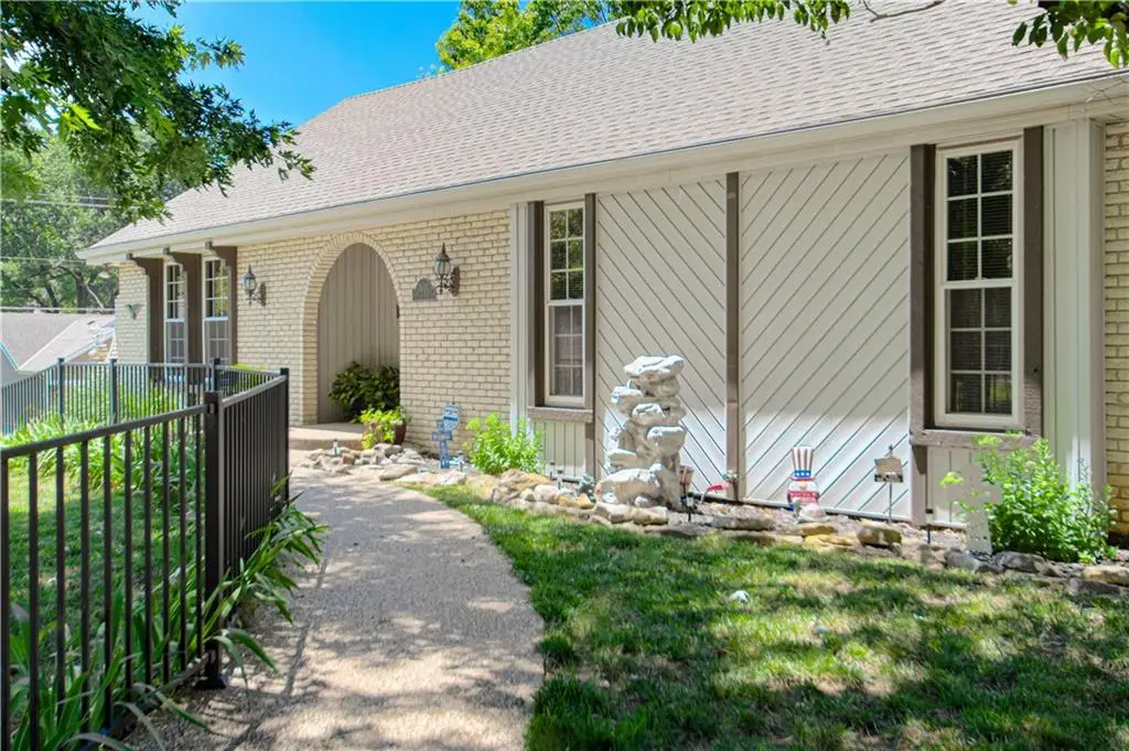 7600 N Park Avenue, Gladstone, MO 64118 - #1