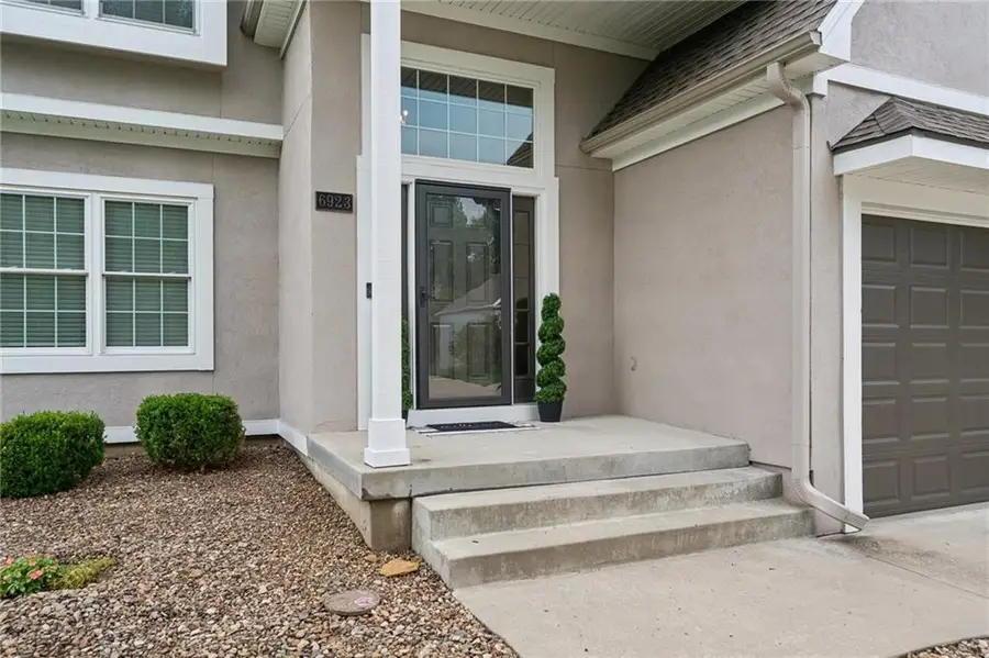 6923 N Colorado Avenue, Kansas City, MO 64119 - #2