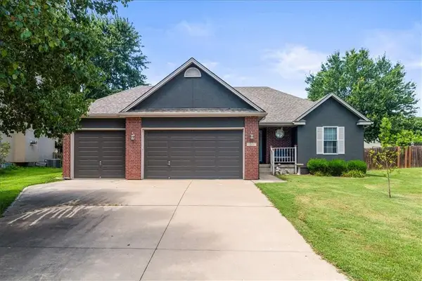 1307 SE Scenic Drive, Blue Springs, MO 64014