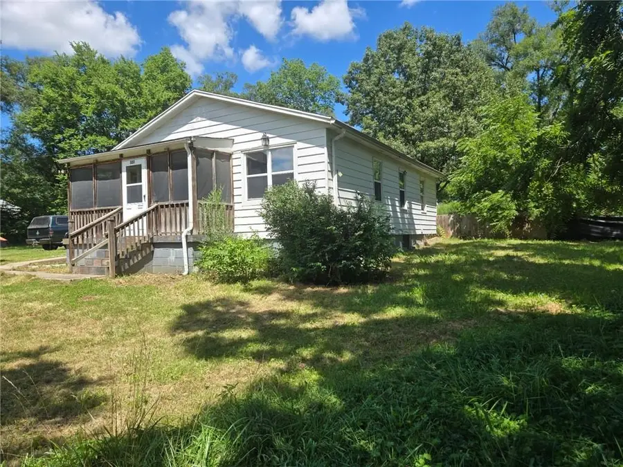 527 N 141st Street, Bonner Springs, KS 66012 - #2