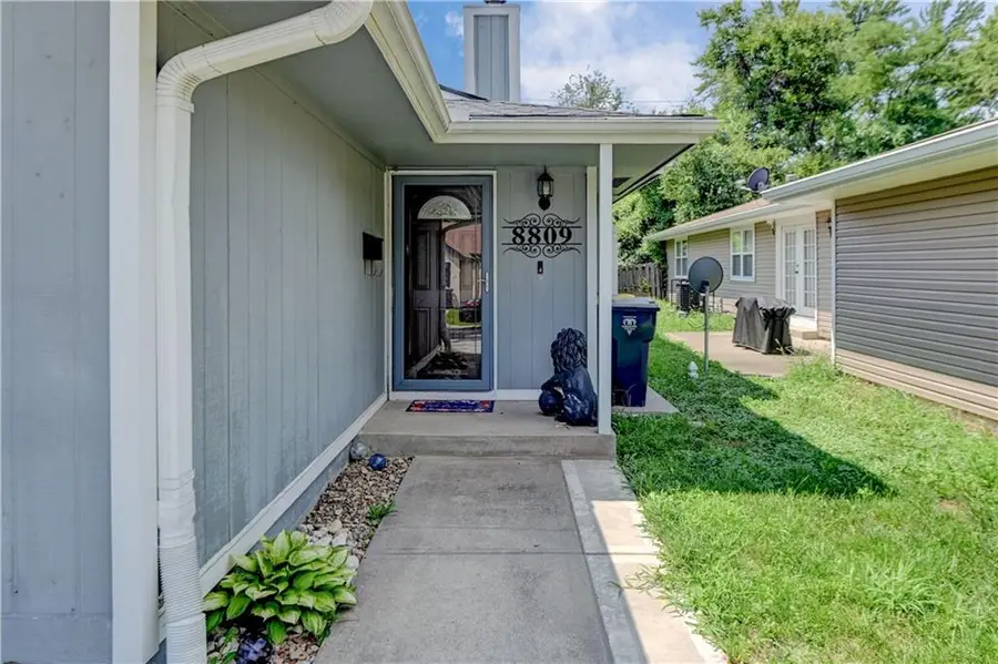 8809 E 109th Terrace, Kansas City, MO 64134 - #2