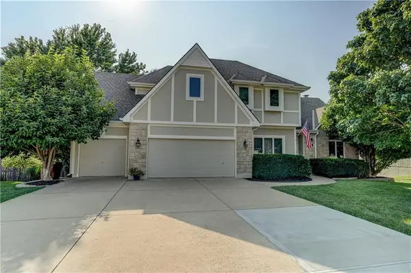 512 Canterbury Lane, Lee's Summit, MO 64063