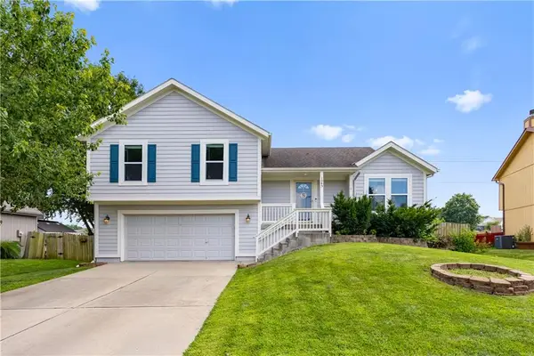1045 E Pumpkin Ridge Street, Gardner, KS 66030