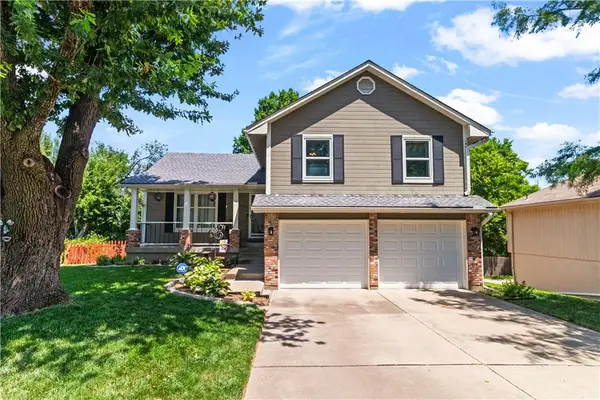 4001 NW Hidden Pointe Drive, Blue Springs, MO 64015