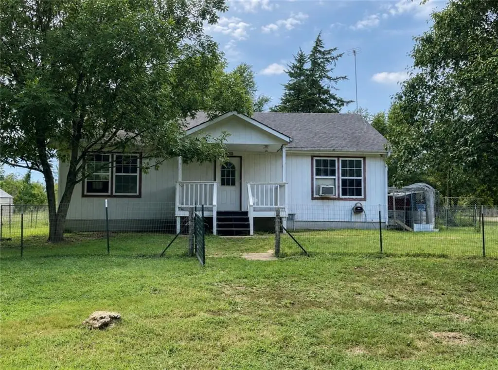 323 N Wall Street, Blairstown, MO 64726 - #1