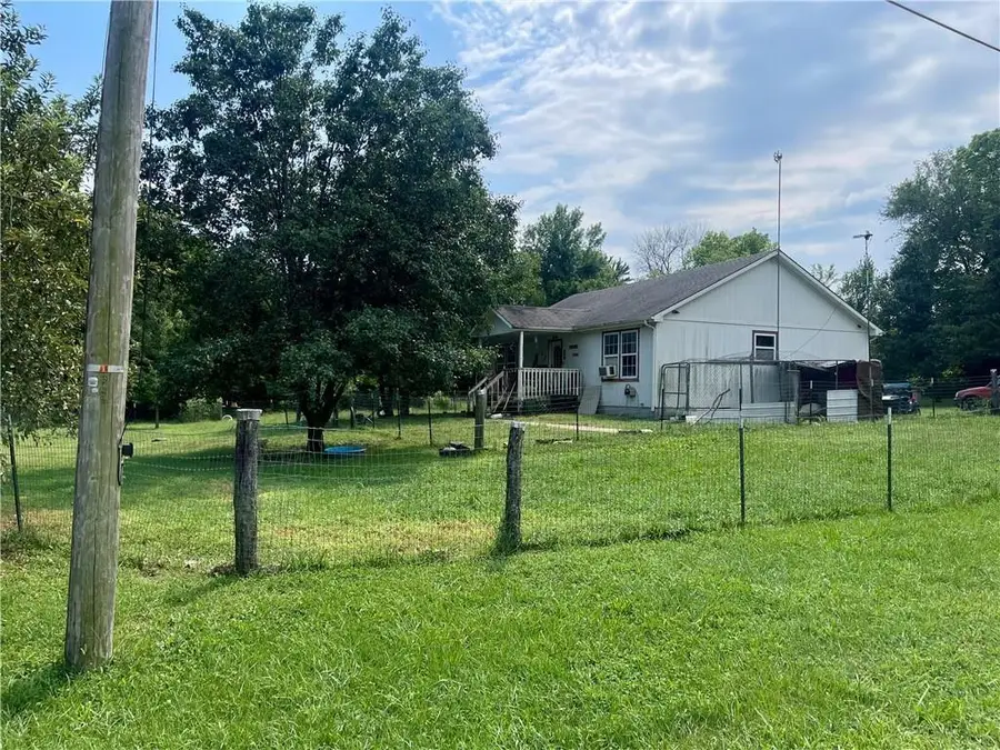 323 N Wall Street, Blairstown, MO 64726 - #3