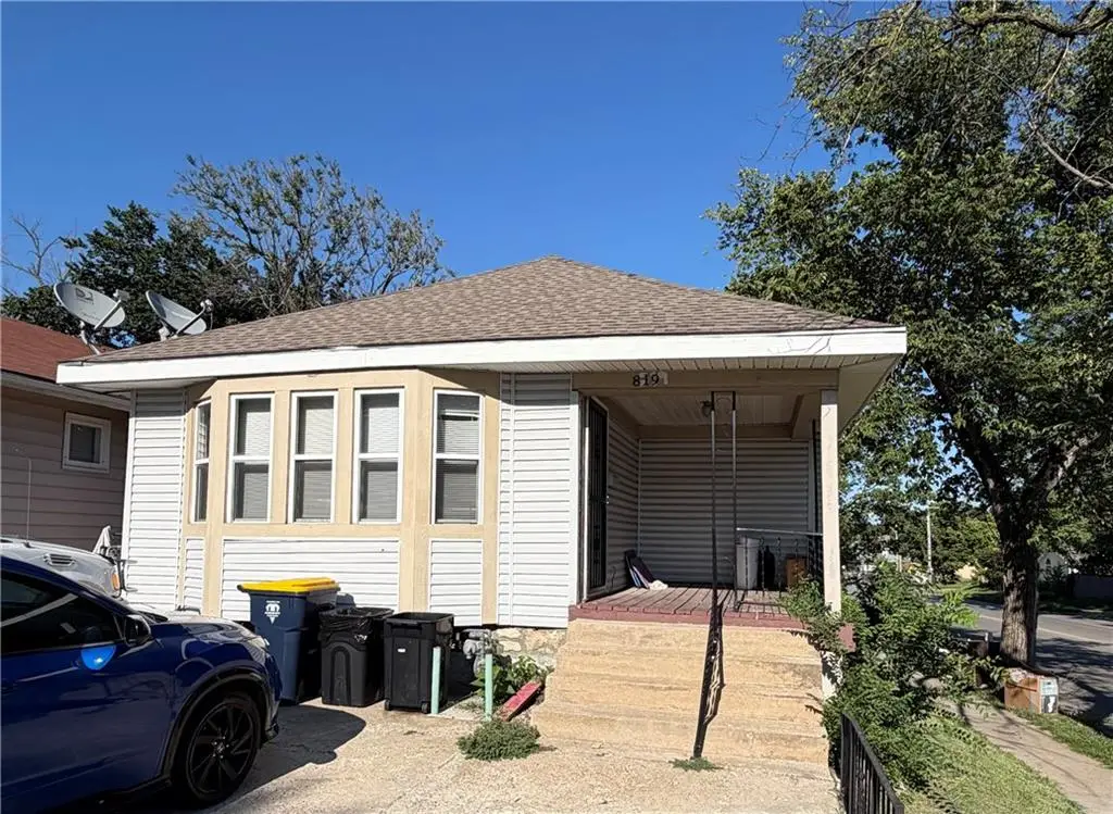 819 Monroe Avenue, Kansas City, MO 64124 - #1