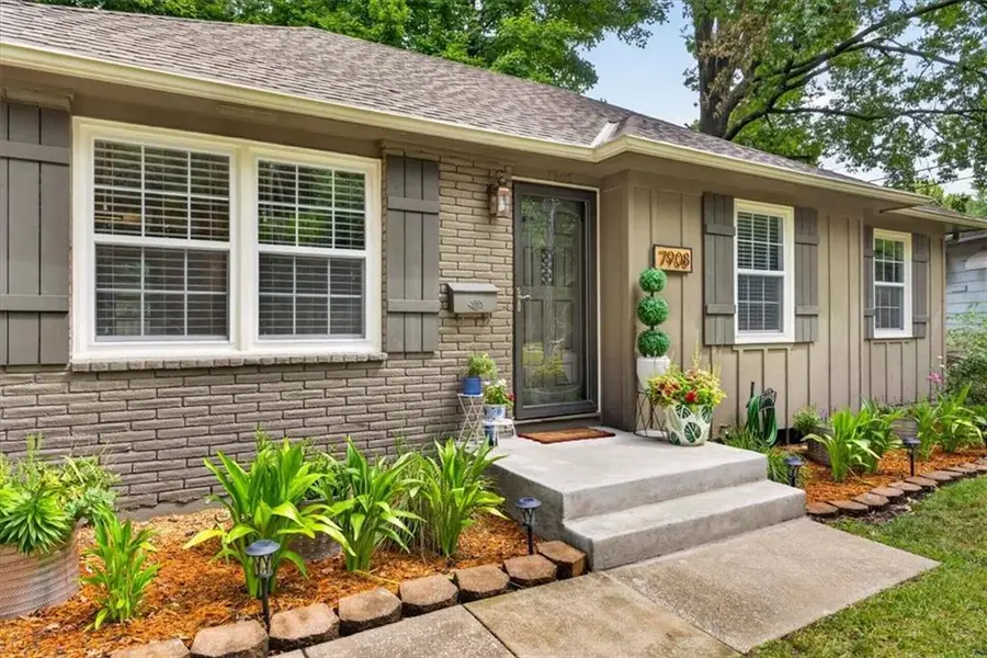 7908 W 92nd Place, Overland Park, KS 66212 - #2