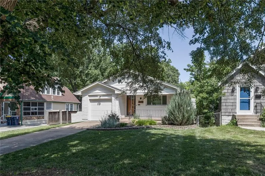 8239 Ward Parkway Plaza, Kansas City, MO 64114 - #3