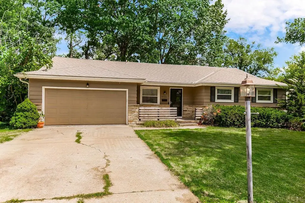 9733 Walnut Street, Kansas City, MO 64114 - #1