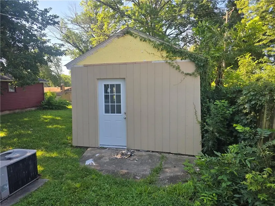 1719 W 3rd Street, Sedalia, MO 65301 - #3