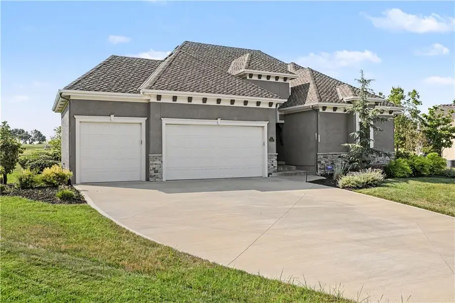 10008 N Revere Court, Kansas City, MO 64154 - #2