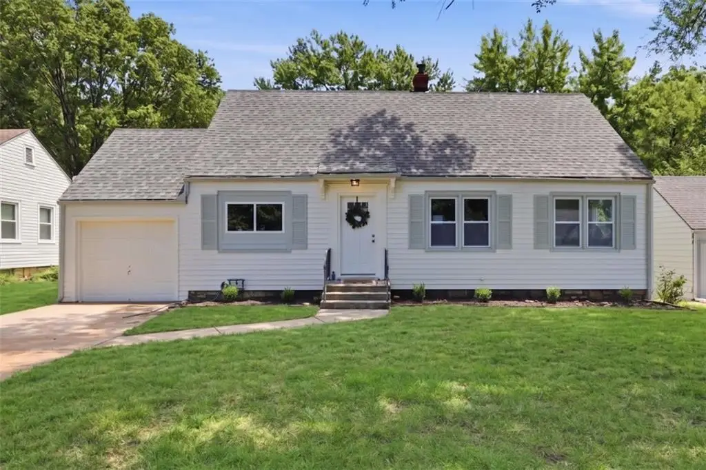 7919 Jarboe Street, Kansas City, MO 64114 - #1