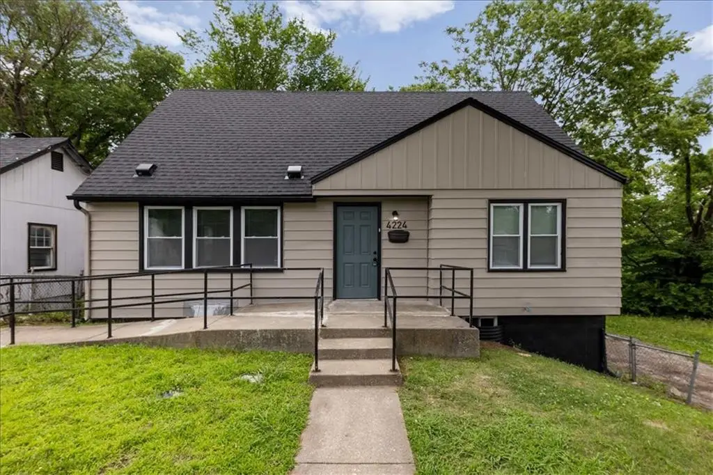 4224 Spruce Avenue, Kansas City, MO 64130 - #1