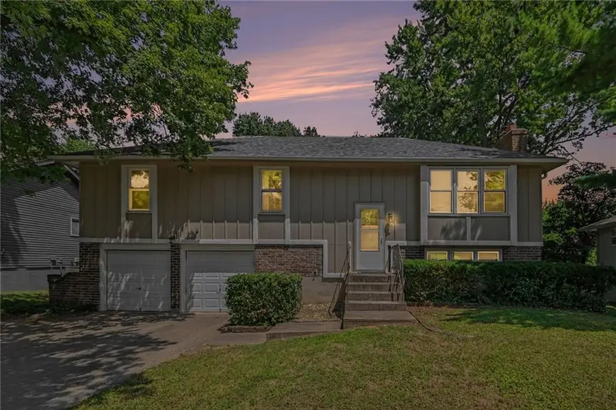 2521 S Whitney Avenue, Independence, MO 64057 - #2