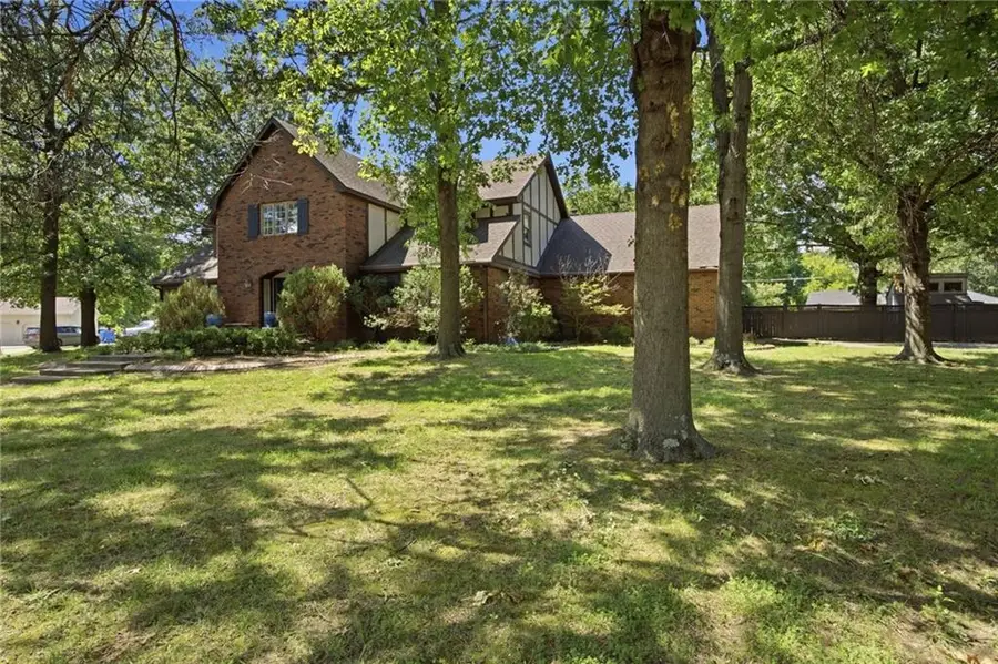 2204 S Taylor Street, Pittsburg, KS 66762 - #3