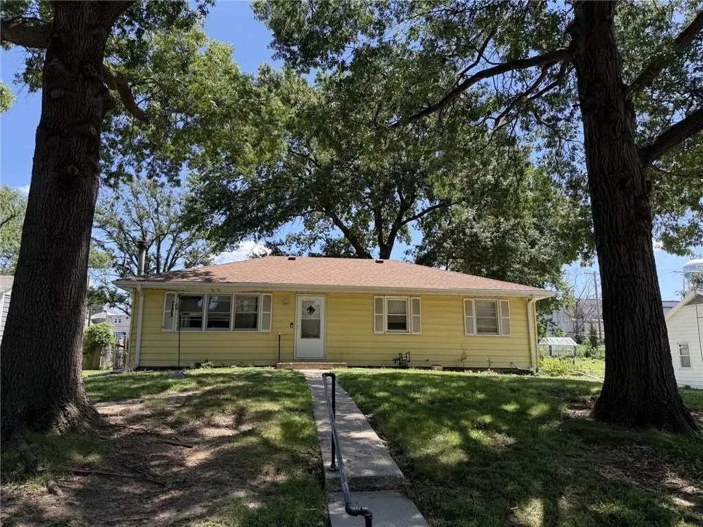 7207 N Grand Avenue, Gladstone, MO 64118 - #1