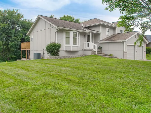 1200 SW Southcrest Drive, Blue Springs, MO 64015