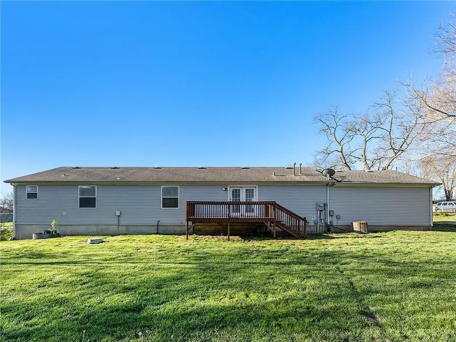 13732 Lawrence Avenue, Bonner Springs, KS 66012 - #3