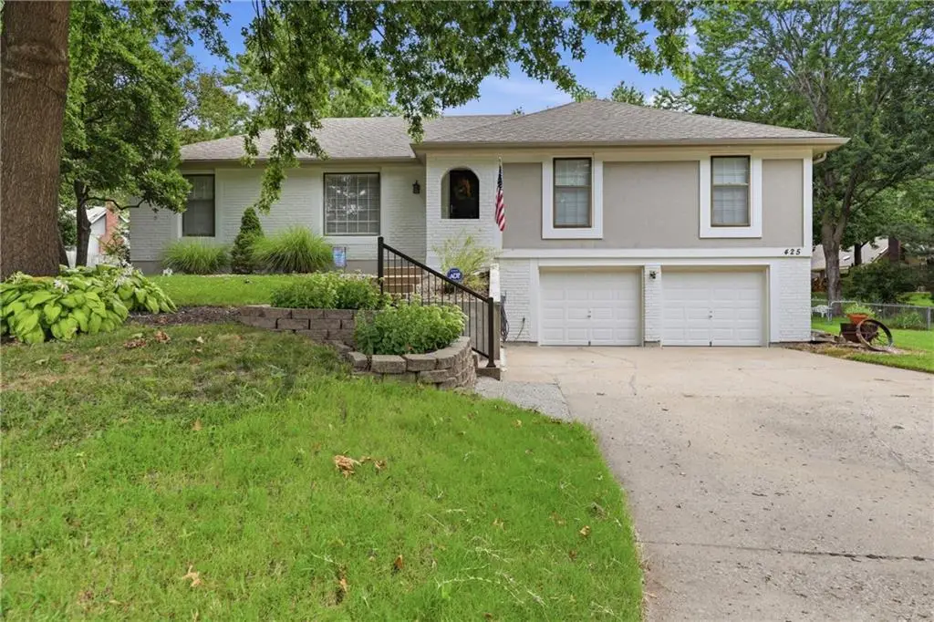 425 Sunview Circle, Blue Springs, MO 64014 - #1