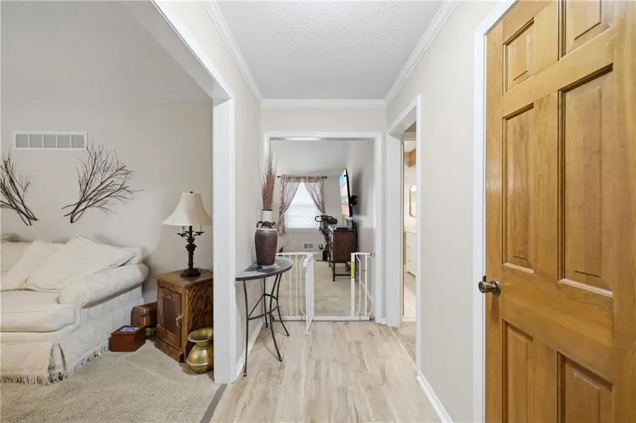 425 Sunview Circle, Blue Springs, MO 64014 - #2