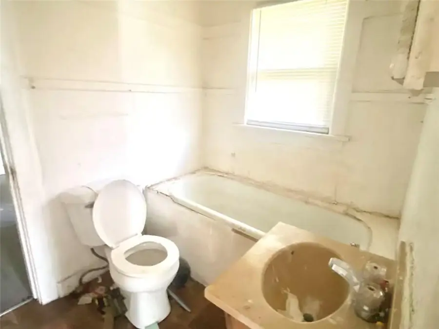 3015 E 60th Street, Kansas City, MO 64130 - #3