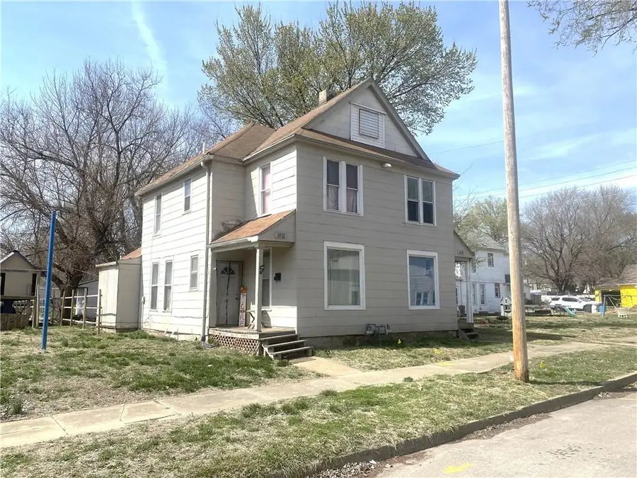 1010 S 18th Street, Saint Joseph, MO 64507 - #2
