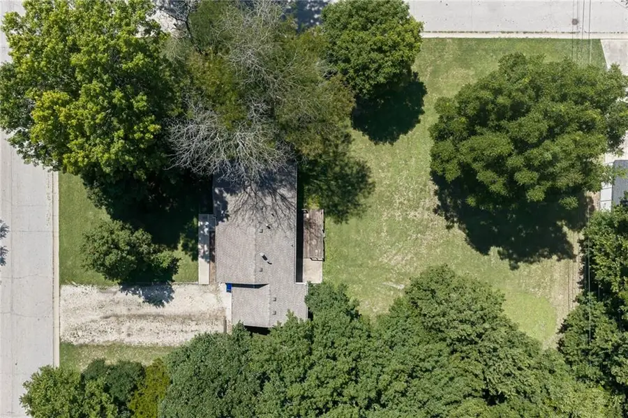 127 W 3rd Street, Tonganoxie, KS 66086 - #2