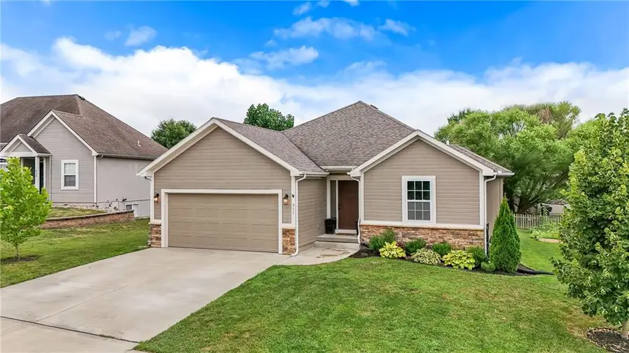 911 W 8th Avenue, Kearney, MO 64060 - #2