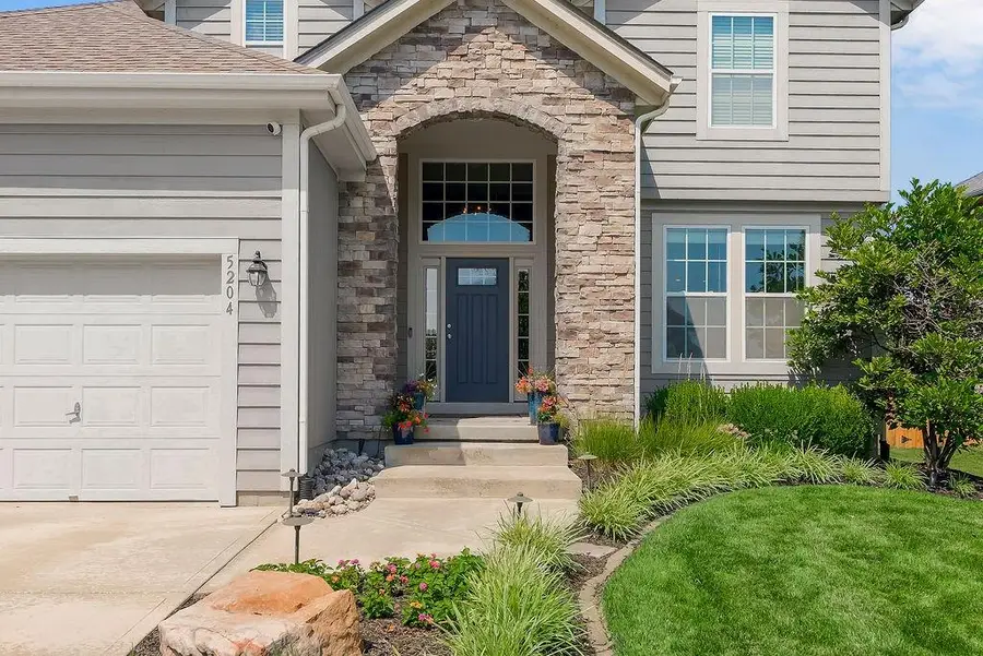 5204 W Meadow View Drive, Shawnee, KS 66226 - #2