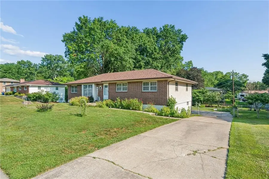 1504 NE 76 Street, Gladstone, MO 64118 - #2