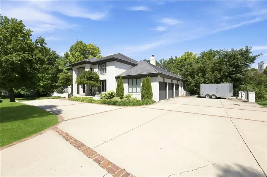 3048 W 118th Terrace, Leawood, KS 66211 - #2
