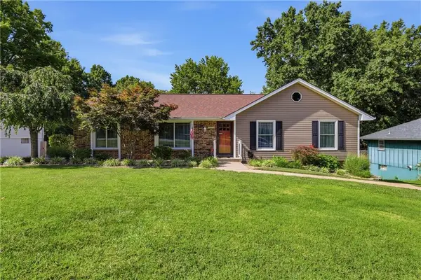 2412 SW Paris Drive, Blue Springs, MO 64015