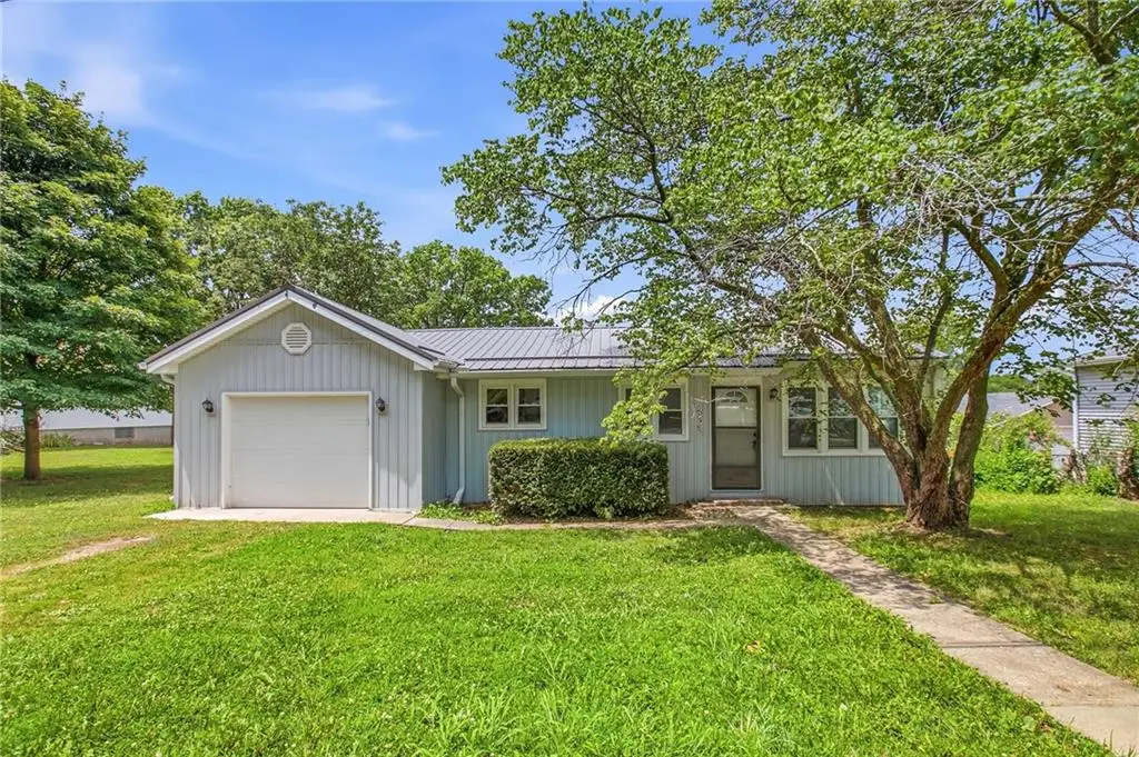 614 Wellington Street, Richmond, MO 64085 - #1