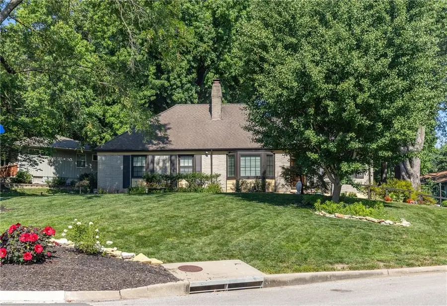 4934 Howe Drive, Roeland Park, KS 66205 - #2