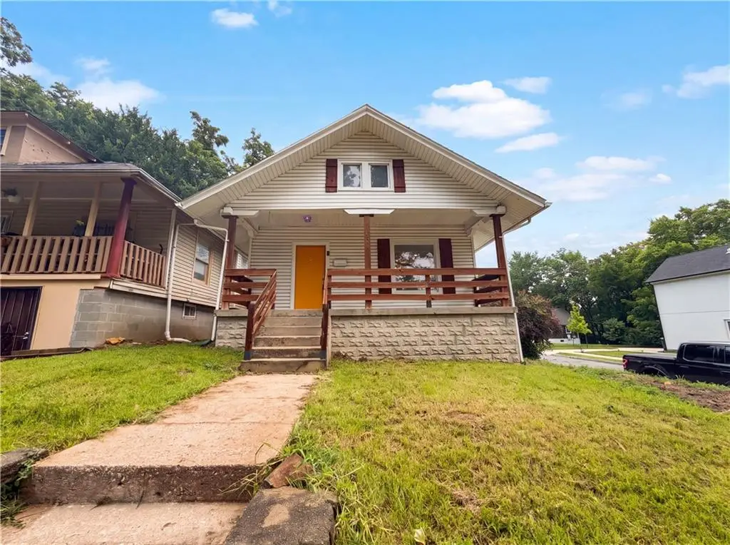 1316 E 44th Street, Kansas City, MO 64110 - #1