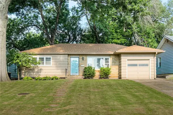 8348 Locust Street, Kansas City, MO 64131