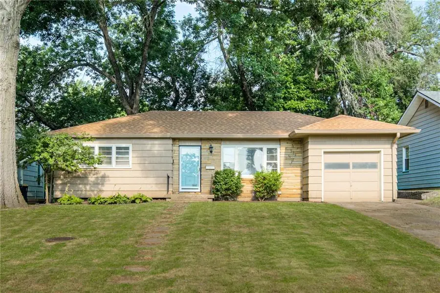 8348 Locust Street, Kansas City, MO 64131 - #2