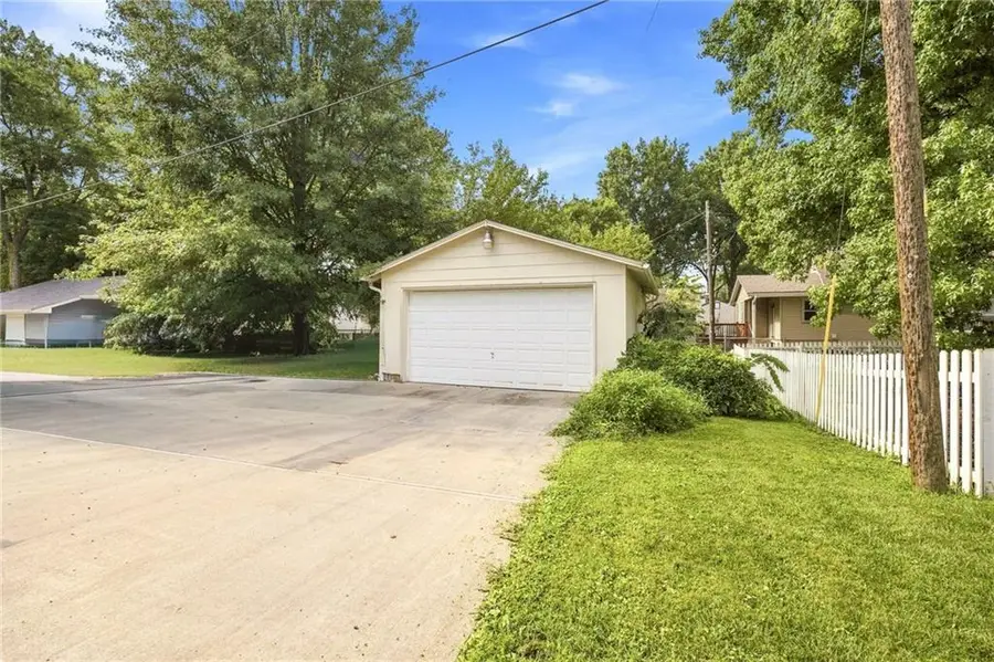 307 SE 6th Street, Lees Summit, MO 64063 - #3