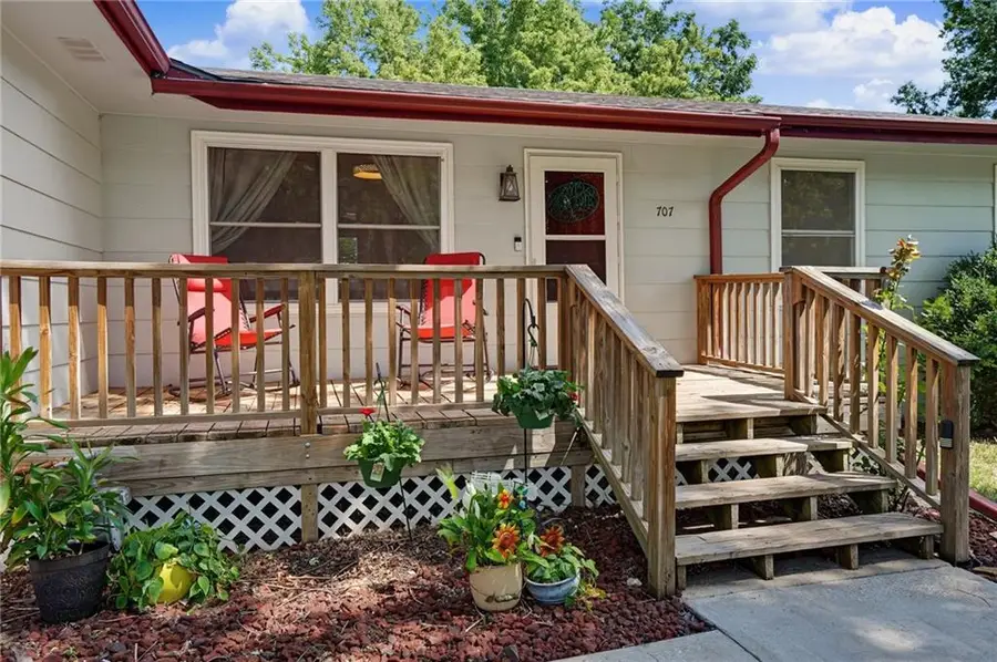 707 E 3rd Street, Ottawa, KS 66067 - #2