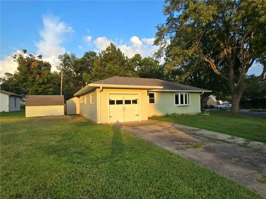 303 E Truman Avenue, Clinton, MO 64735 - #2