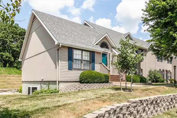 112 Stonebridge Lane, Smithville, MO 64089