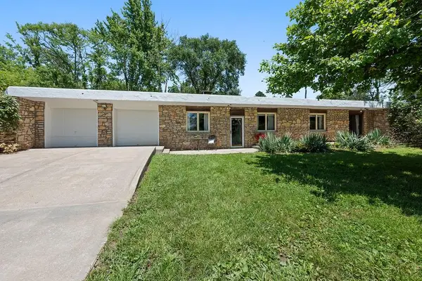 1354 Woodland Road, Oak Grove, MO 64075