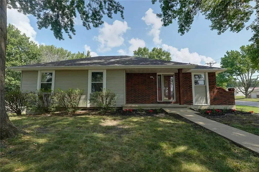 501 W Mcdowell Avenue, Odessa, MO 64076 - #1