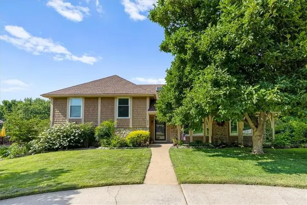 804 Tam O Shanter Drive, Kansas City, MO 64145