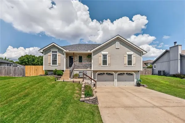 503 Newport Drive, Smithville, MO 64089